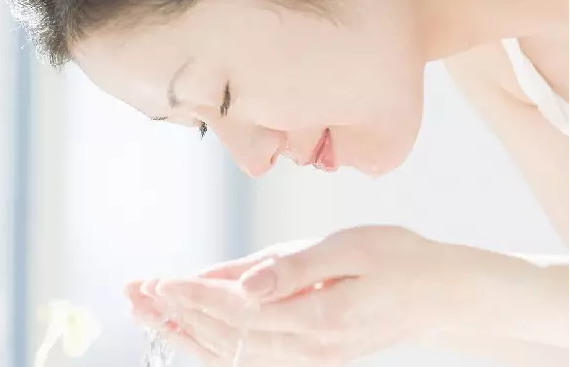 你知道早上護膚和晚上護膚有什么區別嗎？